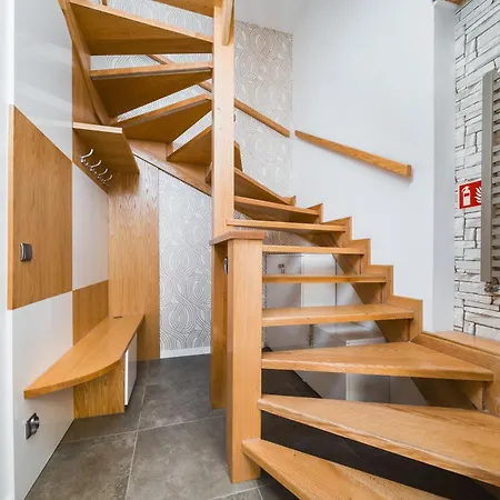 Old Town Luxe Retreat - King Bed - Steps To Main Square * كراكوفيا