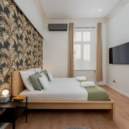 شقة Old Town Luxe Retreat - King Bed - Steps To Main Square