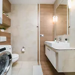 Old Town Luxe Retreat - King Bed - Steps To Main Square Lejlighed *