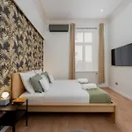 Lejlighed Old Town Luxe Retreat - King Bed - Steps To Main Square