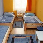 Old Town Luxe Retreat - King Bed - Steps To Main Square Lejlighed