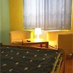 Old Town Luxe Retreat - King Bed - Steps To Main Square Lejlighed *
