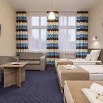 Old Town Luxe Retreat - King Bed - Steps To Main Square Lejlighed