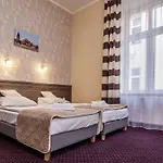 Old Town Luxe Retreat - King Bed - Steps To Main Square Lejlighed