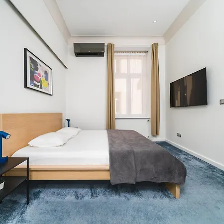 公寓 Old Town Luxe Retreat - King Bed - Steps To Main Square *