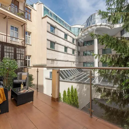 Old Town Luxe Retreat - King Bed - Steps To Main Square شقة