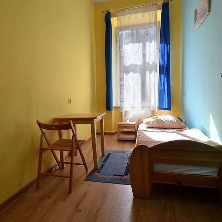 Old Town Luxe Retreat - King Bed - Steps To Main Square 公寓 *