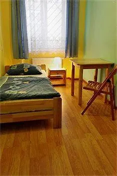 公寓 Old Town Luxe Retreat - King Bed - Steps To Main Square *