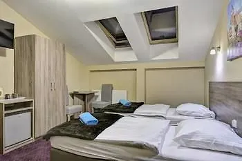 Old Town Luxe Retreat - King Bed - Steps To Main Square 克拉科夫