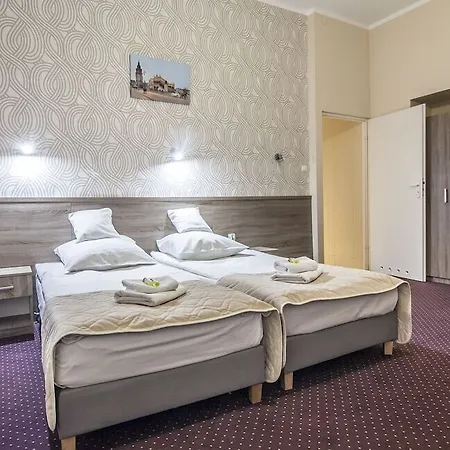 Old Town Luxe Retreat - King Bed - Steps To Main Square * 克拉科夫