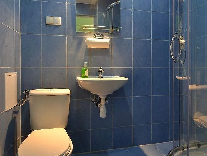 Old Town Luxe Retreat - King Bed - Steps To Main Square *