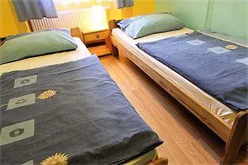 Old Town Luxe Retreat - King Bed - Steps To Main Square