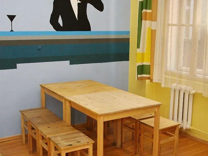 Old Town Luxe Retreat - King Bed - Steps To Main Square *