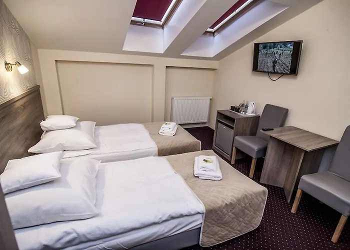 Old Town Luxe Retreat - King Bed - Steps To Main Square شقة