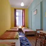 Old Town Luxe Retreat - King Bed - Steps To Main Square Apartman