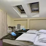 Old Town Luxe Retreat - King Bed - Steps To Main Square Krasków
