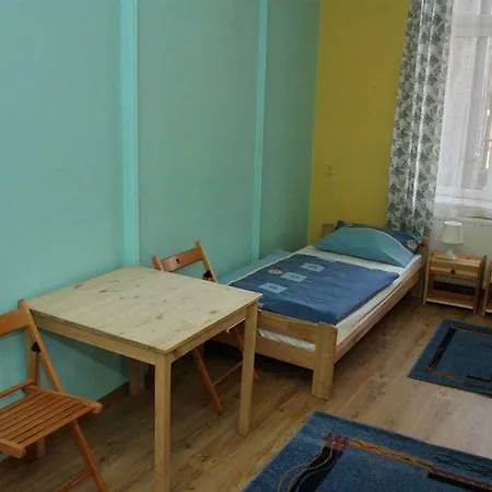 Old Town Luxe Retreat - King Bed - Steps To Main Square Appartement *