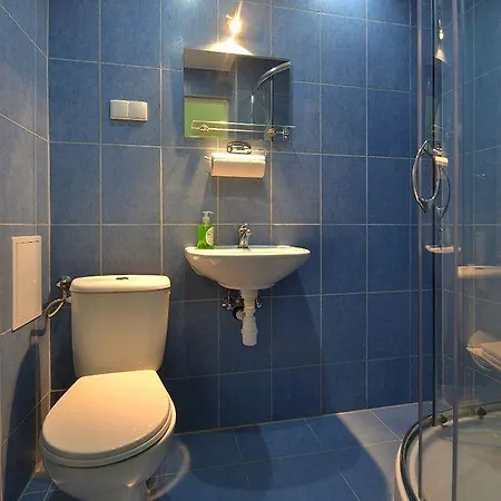 Old Town Luxe Retreat - King Bed - Steps To Main Square *