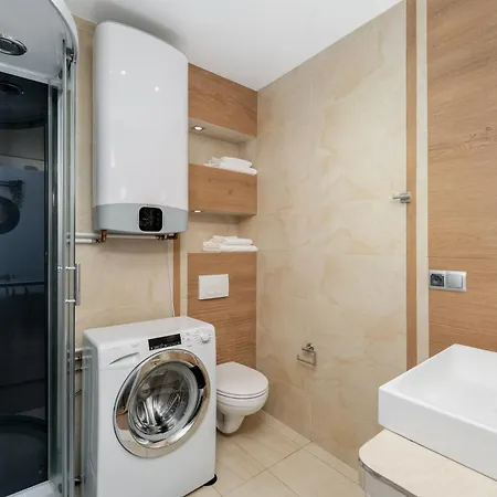 Old Town Luxe Retreat - King Bed - Steps To Main Square *