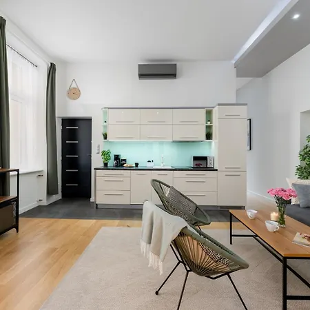 Old Town Luxe Retreat - King Bed - Steps To Main Square Appartement Cracovie