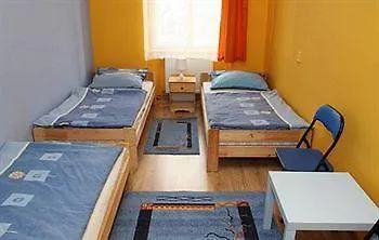 Old Town Luxe Retreat - King Bed - Steps To Main Square Апартаменты