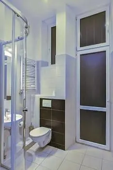 Old Town Luxe Retreat - King Bed - Steps To Main Square דירה *