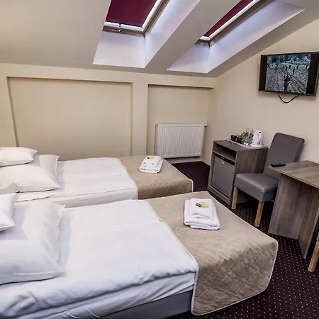 Old Town Luxe Retreat - King Bed - Steps To Main Square Appartement