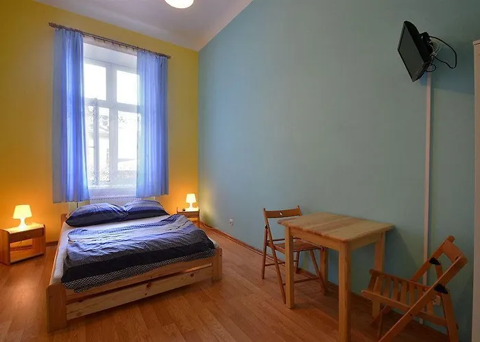 Old Town Luxe Retreat - King Bed - Steps To Main Square Krakkó