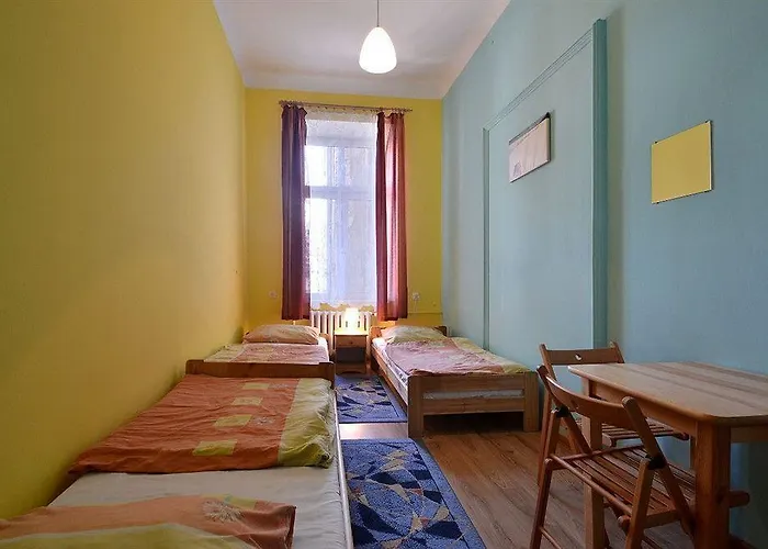 Old Town Luxe Retreat - King Bed - Steps To Main Square Apartman