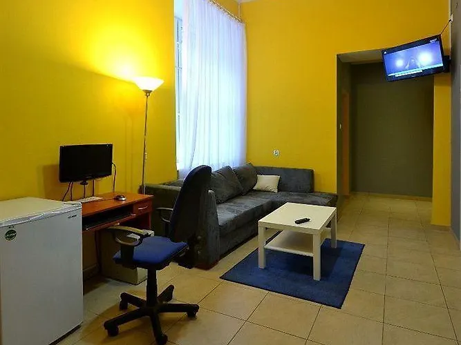 Old Town Luxe Retreat - King Bed - Steps To Main Square Krakkó