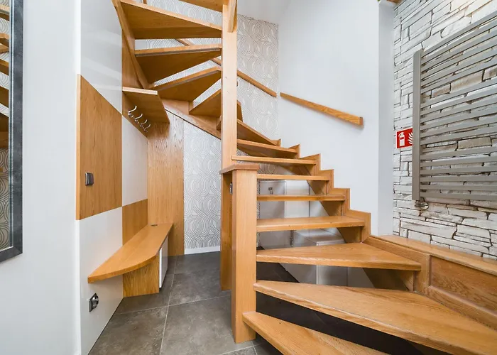 Old Town Luxe Retreat - King Bed - Steps To Main Square * Krakkó