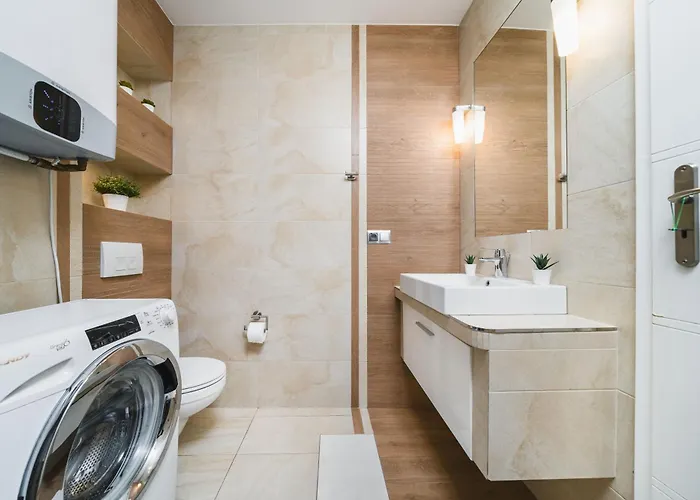 Old Town Luxe Retreat - King Bed - Steps To Main Square Apartman *