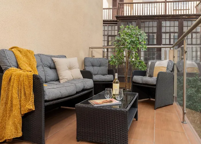 Apartman Old Town Luxe Retreat - King Bed - Steps To Main Square *