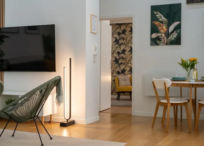 Old Town Luxe Retreat - King Bed - Steps To Main Square Krakkó