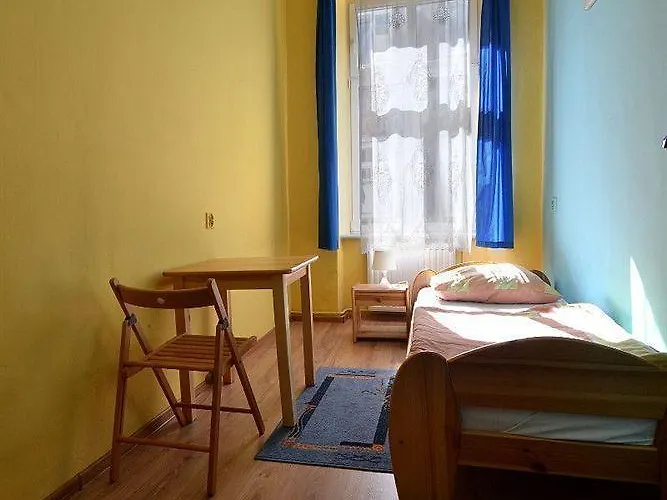 Old Town Luxe Retreat - King Bed - Steps To Main Square Apartman *