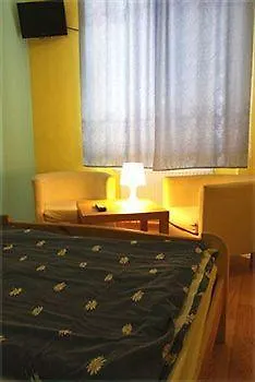 Old Town Luxe Retreat - King Bed - Steps To Main Square Apartman *