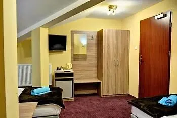 Old Town Luxe Retreat - King Bed - Steps To Main Square Apartamento