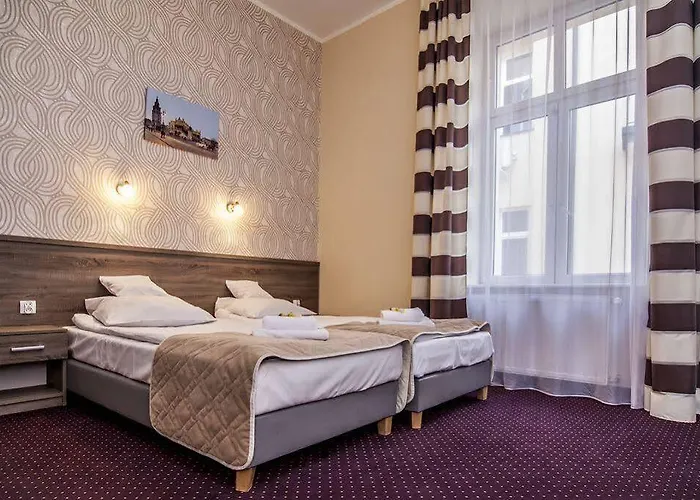 Old Town Luxe Retreat - King Bed - Steps To Main Square Apartman