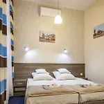 Old Town Luxe Retreat - King Bed - Steps To Main Square Kraków