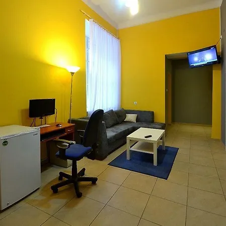 Old Town Luxe Retreat - King Bed - Steps To Main Square Krakov