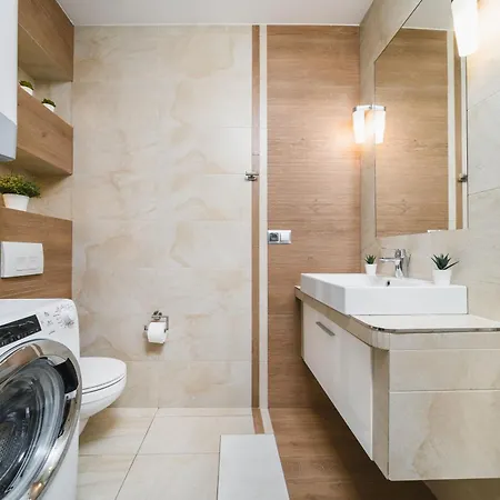 Old Town Luxe Retreat - King Bed - Steps To Main Square Apartmán *