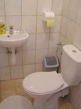 Old Town Luxe Retreat - King Bed - Steps To Main Square *