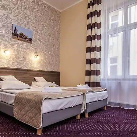Old Town Luxe Retreat - King Bed - Steps To Main Square Apartament