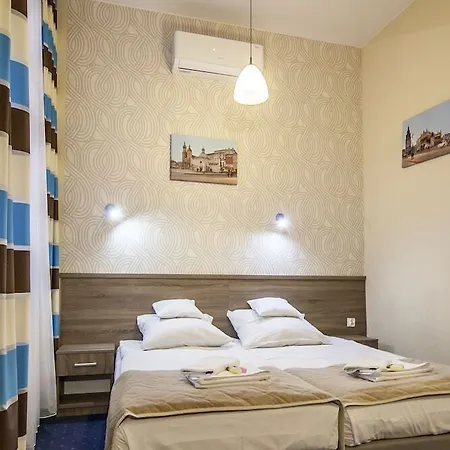 Old Town Luxe Retreat - King Bed - Steps To Main Square Kraków