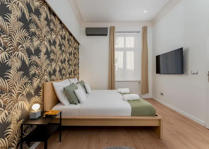 Apartment Old Town Luxe Retreat - King Bed - Steps To Main Square