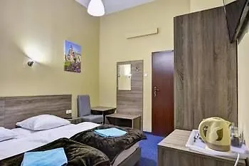 Old Town Luxe Retreat - King Bed - Steps To Main Square Apartment